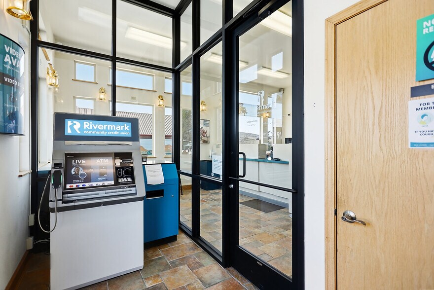 More Photos Of 501 Deschutes Ave, Maupin Freestanding For Sale