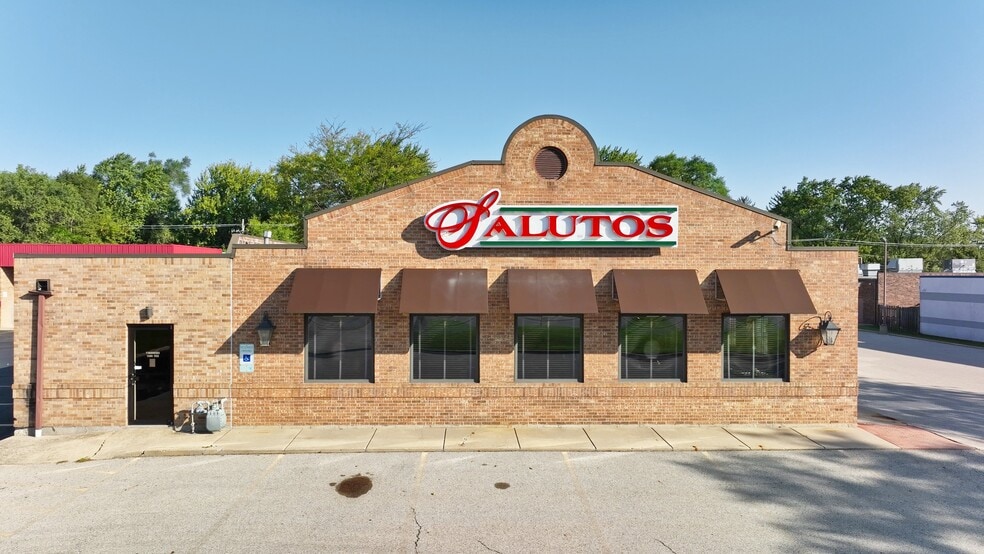 Primary Photo Of 7680 Grand Ave, Gurnee Restaurant For Sale