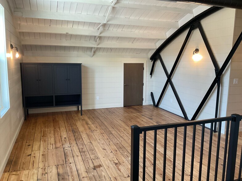 More Photos Of 112 1st St, Perrysville Flex For Lease