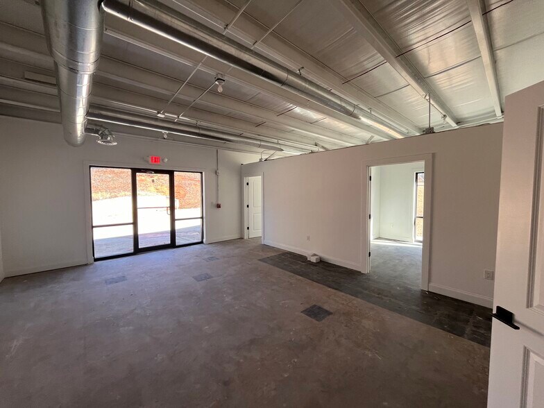 More Photos Of 25 S Beulah St, Winder Manufacturing For Lease