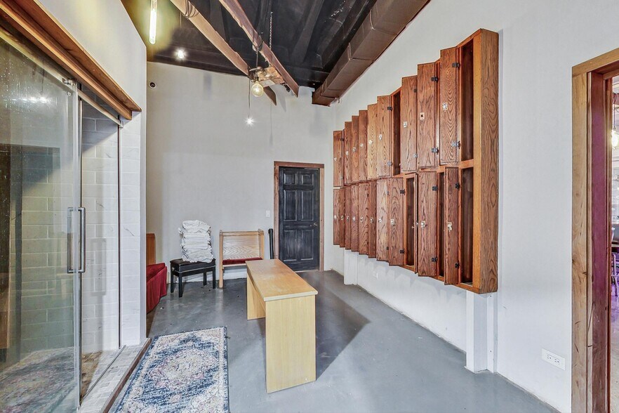 More Photos Of 3693-3705 W Grand Ave, Chicago Warehouse For Sale