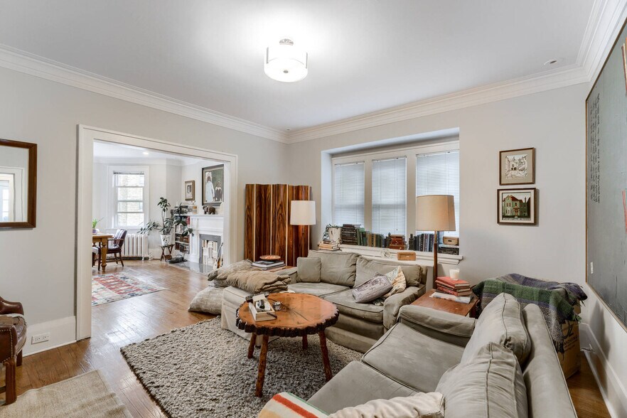 More Photos Of 4 Oriole Gdns, Toronto Apartments For Sale