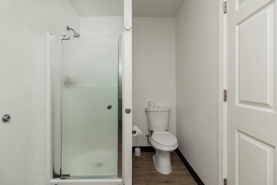 More Photos Of 3510 NE Highway 101, Lincoln City Hotel For Sale