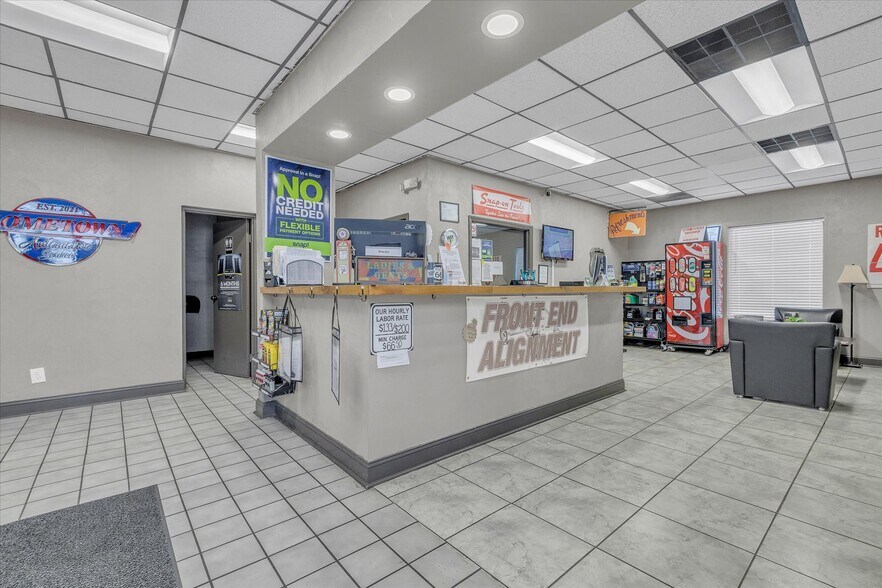 More Photos Of 1474 Peters Creek Rd NW, Roanoke Auto Repair For Sale