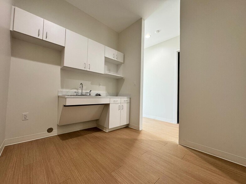 More Photos Of 1400 N Coit Rd, McKinney Unknown For Lease