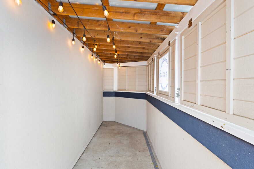 More Photos Of 509 S 1st St, La Conner General Retail For Sale