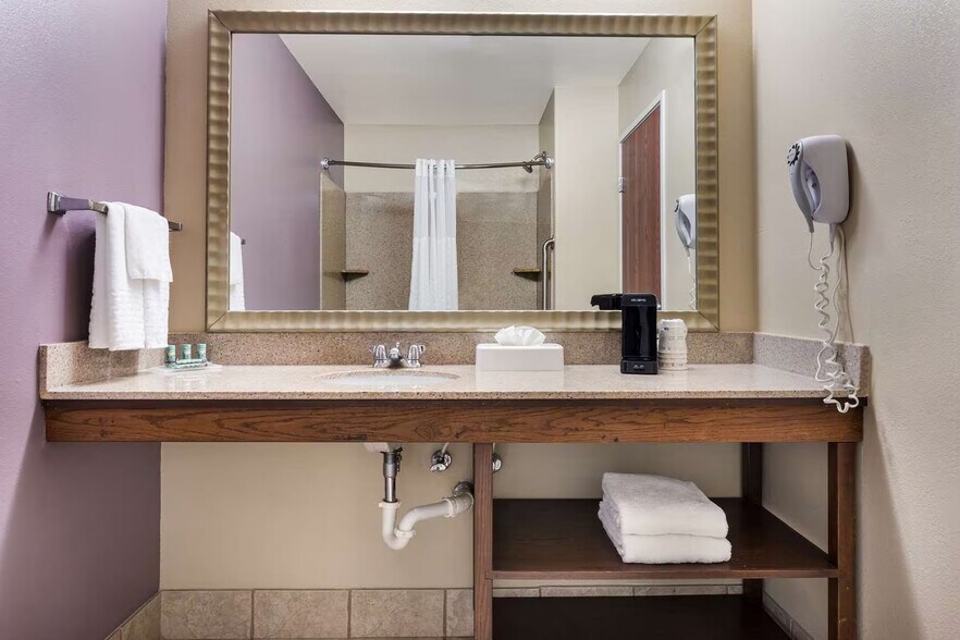 More Photos Of 610 Martin Luther King Jr Blvd, Morgan City Hotel For Sale