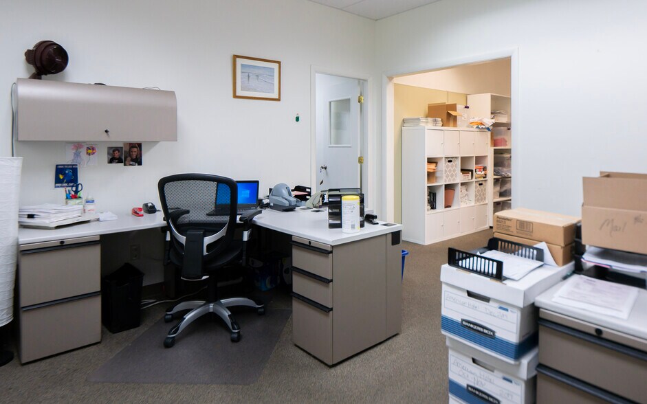 More Photos Of 72 Johnny Cake Hill Rd, Middletown Distribution For Sale