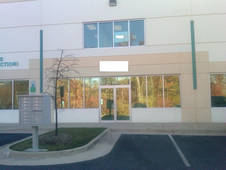 More Photos Of 17857-17889 Fraley Blvd, Dumfries Research And Development For Sale