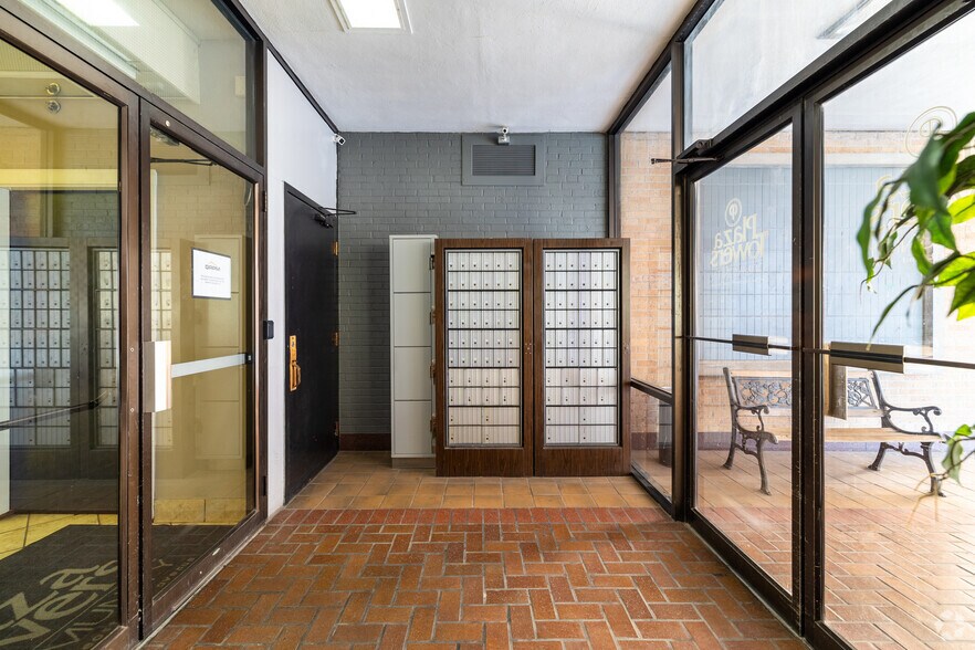 More Photos Of 17 E 2nd Ave, Hutchinson Apartments For Lease