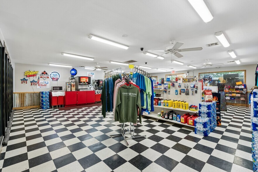 More Photos Of 8848 Soldier Creek Rd, Kingston Hotel For Sale