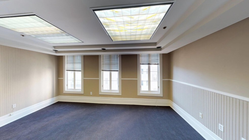 More Photos Of 700 Camp St, New Orleans Coworking Space