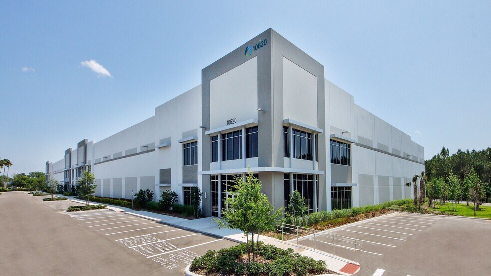 More Photos Of 2050 Tradeport Dr, Orlando Unknown For Lease