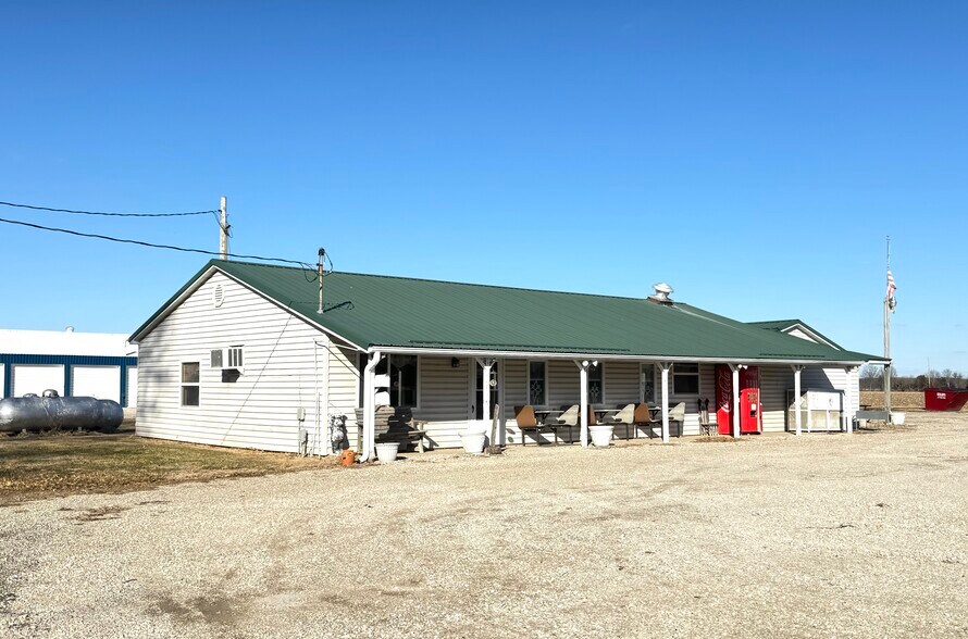 More Photos Of 11489 E Clarksville Rd, Marshall Restaurant For Sale