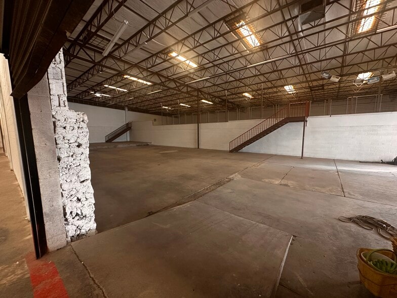 More Photos Of 2401 Alameda Ave, El Paso Showroom For Lease