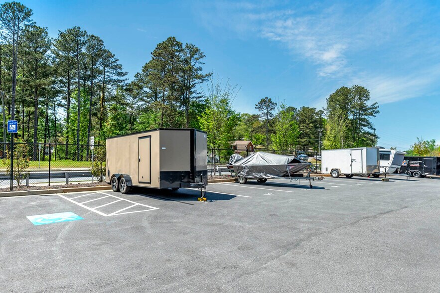 More Photos Of 6619 Lanier Islands Pky, Buford Self Storage For Sale