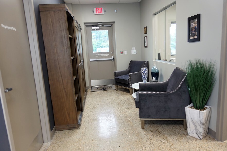More Photos Of 1430 N Harvey Mitchell Pkwy, Bryan Office For Lease