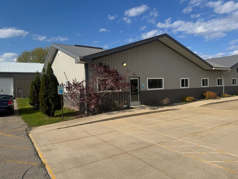 More Photos Of 3978 State Road 21, Oshkosh General Retail For Lease