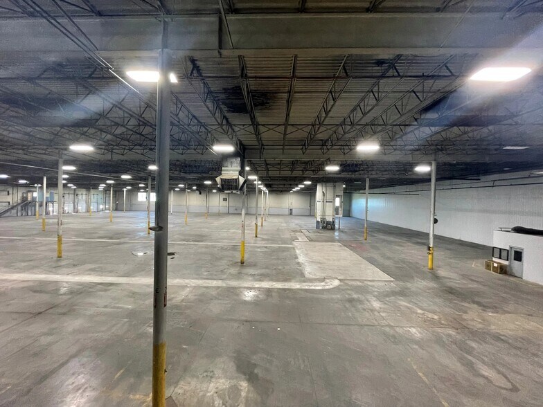 More Photos Of 901 E Main St, Warsaw Warehouse For Lease