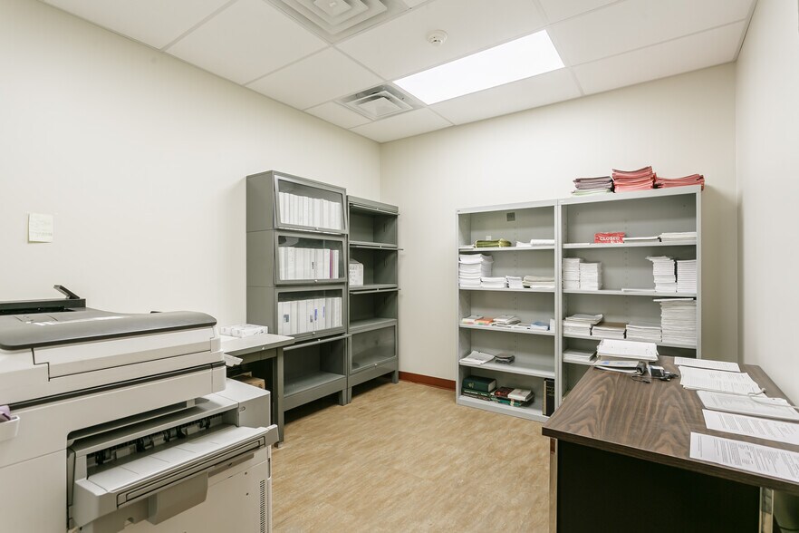 More Photos Of 636 W Washington St, Geneva Office For Sale
