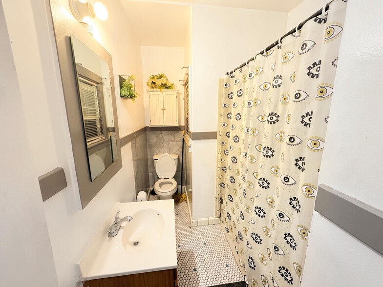 More Photos Of 3040 E 19th St, Oakland Apartments For Sale