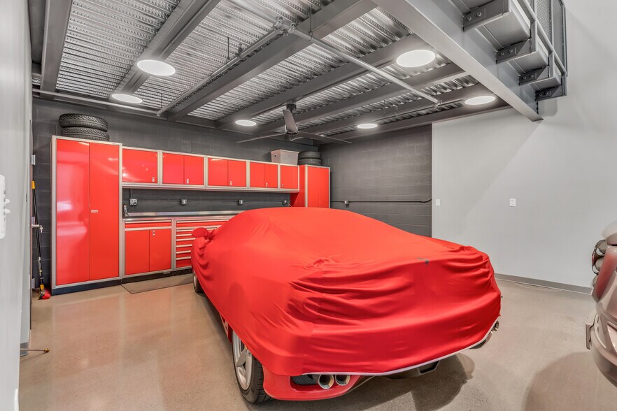 More Photos Of 15032 N 74th St, Scottsdale Showroom For Sale