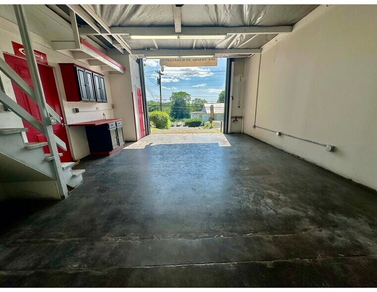 More Photos Of 250 Greenwich Ave, Goshen Office For Lease