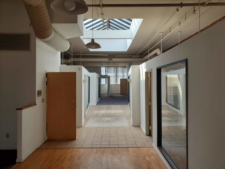 More Photos Of 133 W 4th St, Cincinnati Office For Sale