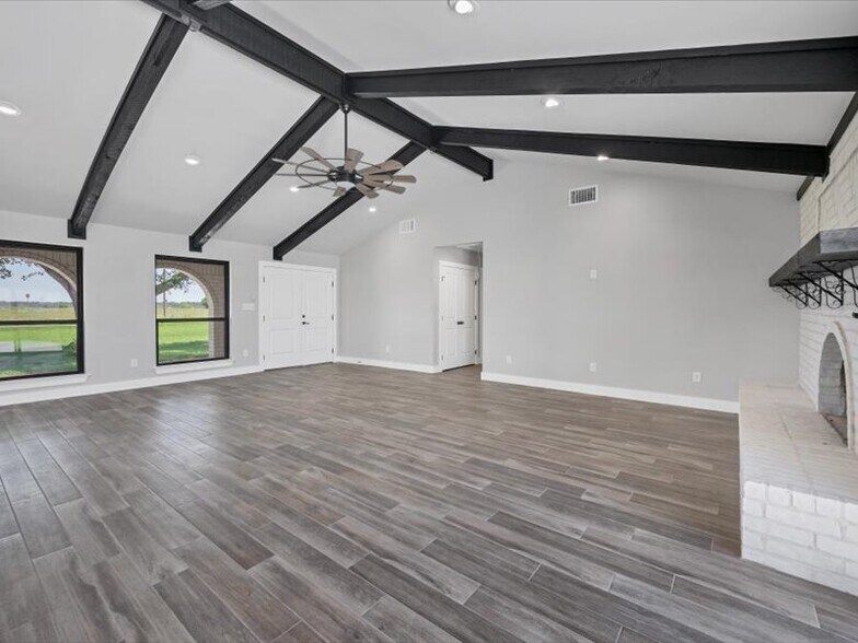 More Photos Of 2719 Post Oak Rd, Webberville Specialty For Lease