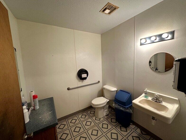 More Photos Of 812 Oklahoma ave, Okeene General Retail For Sale