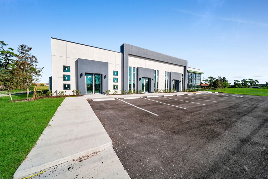 More Photos Of 1043 Ceitus Ter, Cape Coral Industrial For Lease