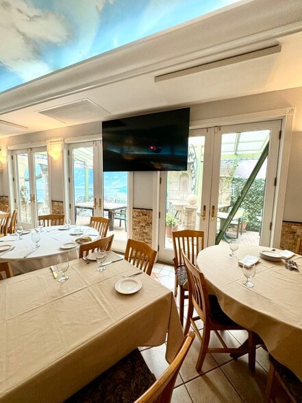 More Photos Of 908-912B Hempstead Tpke, Franklin Square Restaurant For Sale