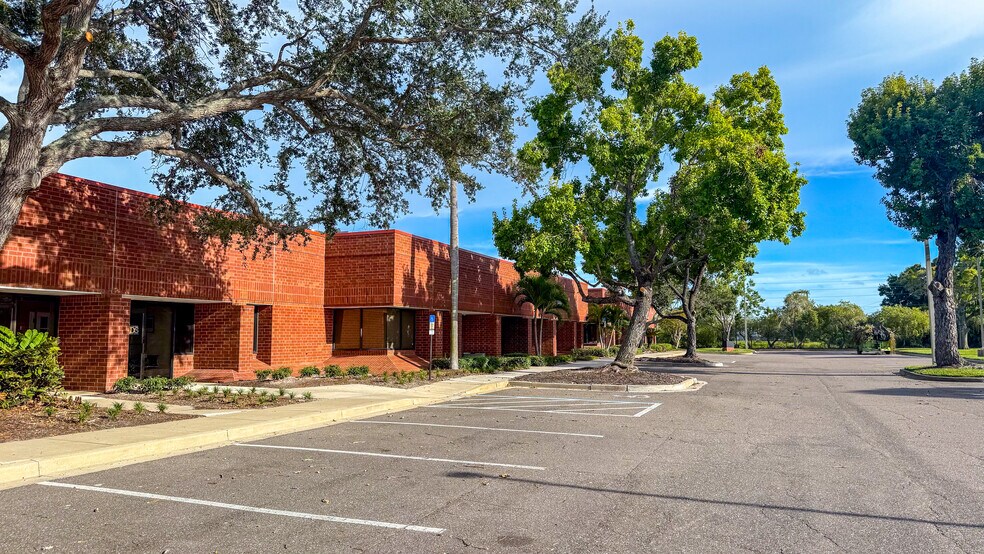 More Photos Of 4900 Creekside Dr, Clearwater Unknown For Lease