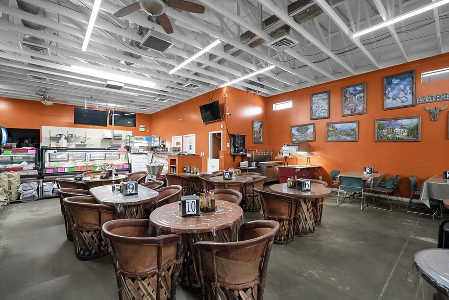 More Photos Of 6982 N Winton Way, Winton Restaurant For Sale