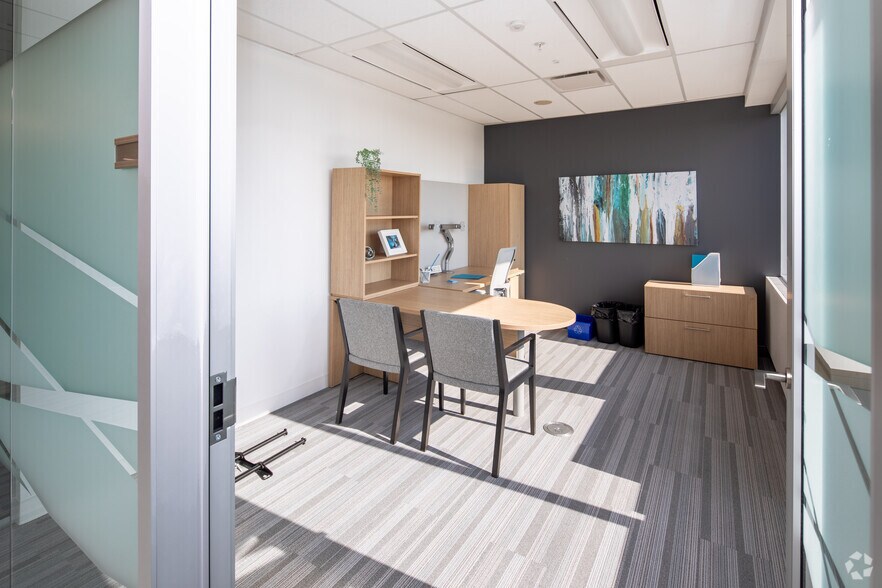 More Photos Of 1270 Central Pky, Mississauga Unknown For Lease