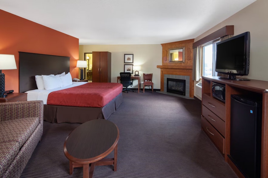 More Photos Of 3009 Lakeshore Dr E, Ashland Hotel For Sale