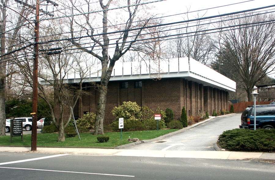 More Photos Of 555 Newfield Ave, Stamford Office For Sale