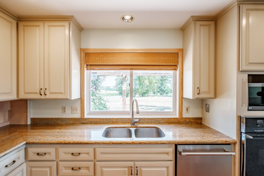 More Photos Of 10845 Brateng Rd, Monmouth Winery Vineyard For Sale