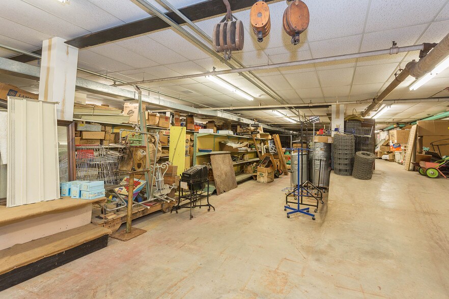 More Photos Of 17-21 Glen St, Glen Cove Storefront Retail Office For Lease