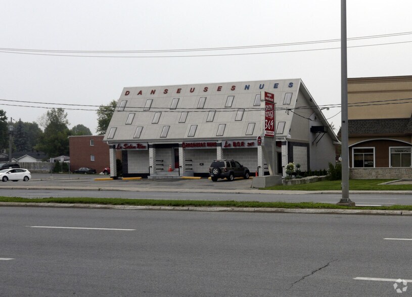 More Photos Of 367-369 Boul Curé-Labelle, Laval Bar For Sale