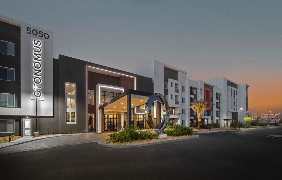 Primary Photo Of 5050 W Russell Rd, Las Vegas General Retail For Lease