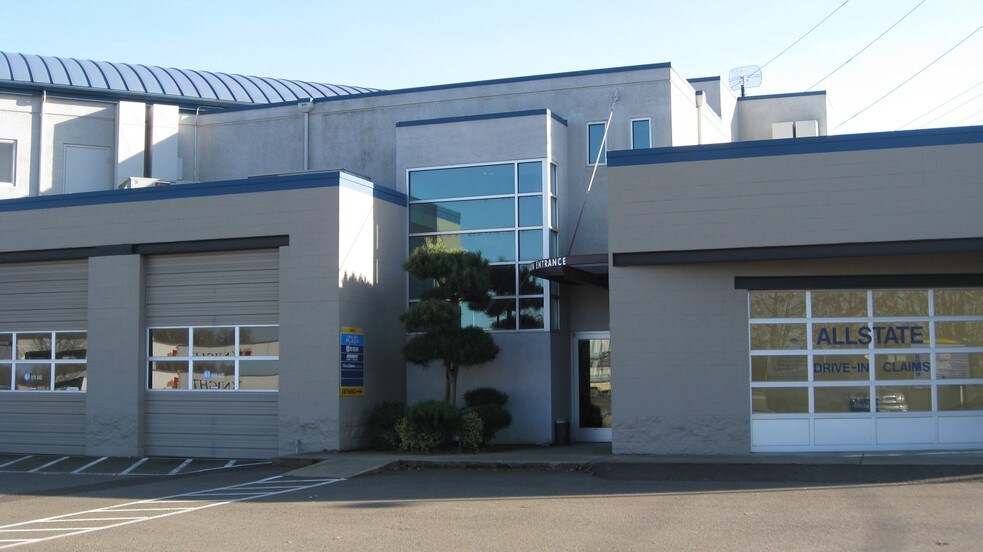More Photos Of 3555 Gateway St, Springfield Office For Lease