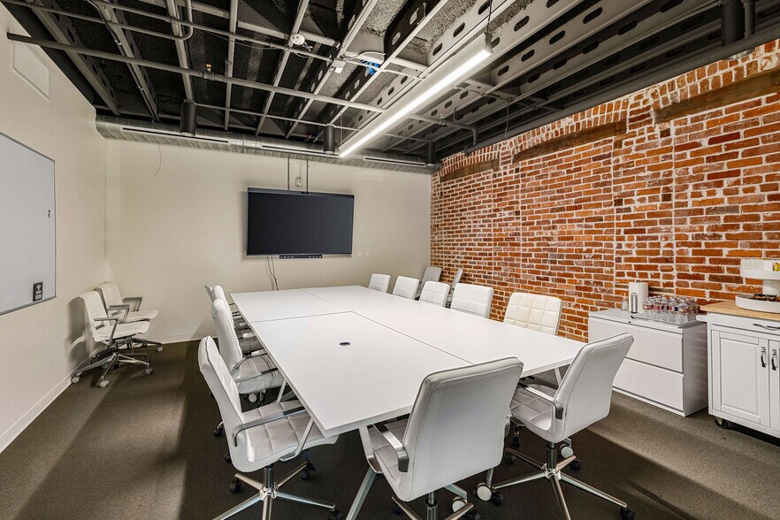 More Photos Of 125 W Central Ave, Bentonville Office For Sale