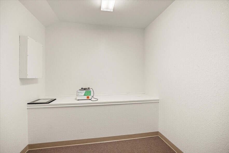 More Photos Of 1305 Paluxy Rd, Granbury Medical For Sale