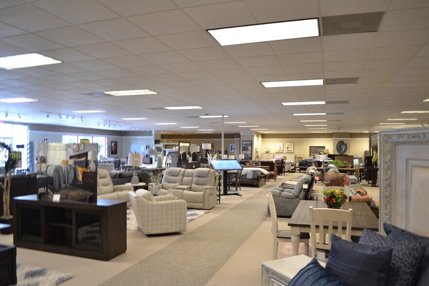 More Photos Of 1401 US Highway 17 N, Fort Meade Freestanding For Sale