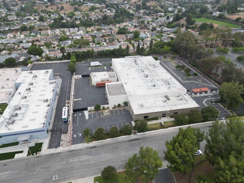 More Photos Of 2001 Saturn St, Monterey Park Light Distribution For Sale