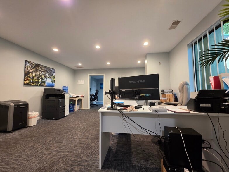 More Photos Of 16 Finch St, Hilton Head Warehouse For Sale
