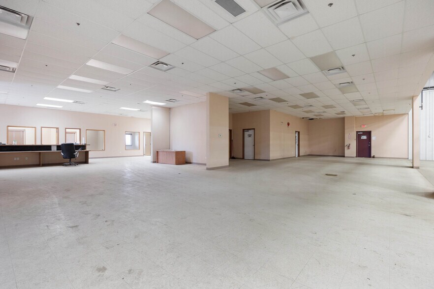 More Photos Of 105 Oak Crt, Anzac Warehouse For Sale