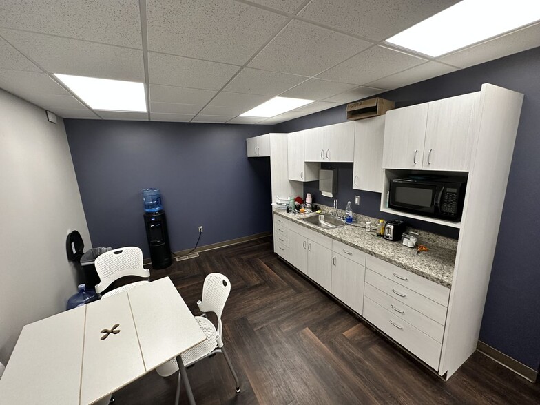 More Photos Of 813 W Michigan Ave, Jackson Medical For Sale