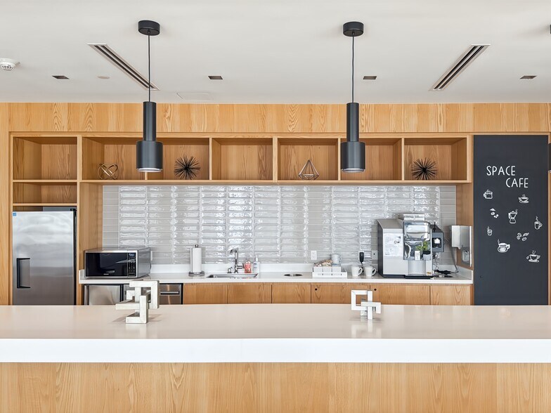 More Photos Of 801 Brickell Ave, Miami Coworking Space